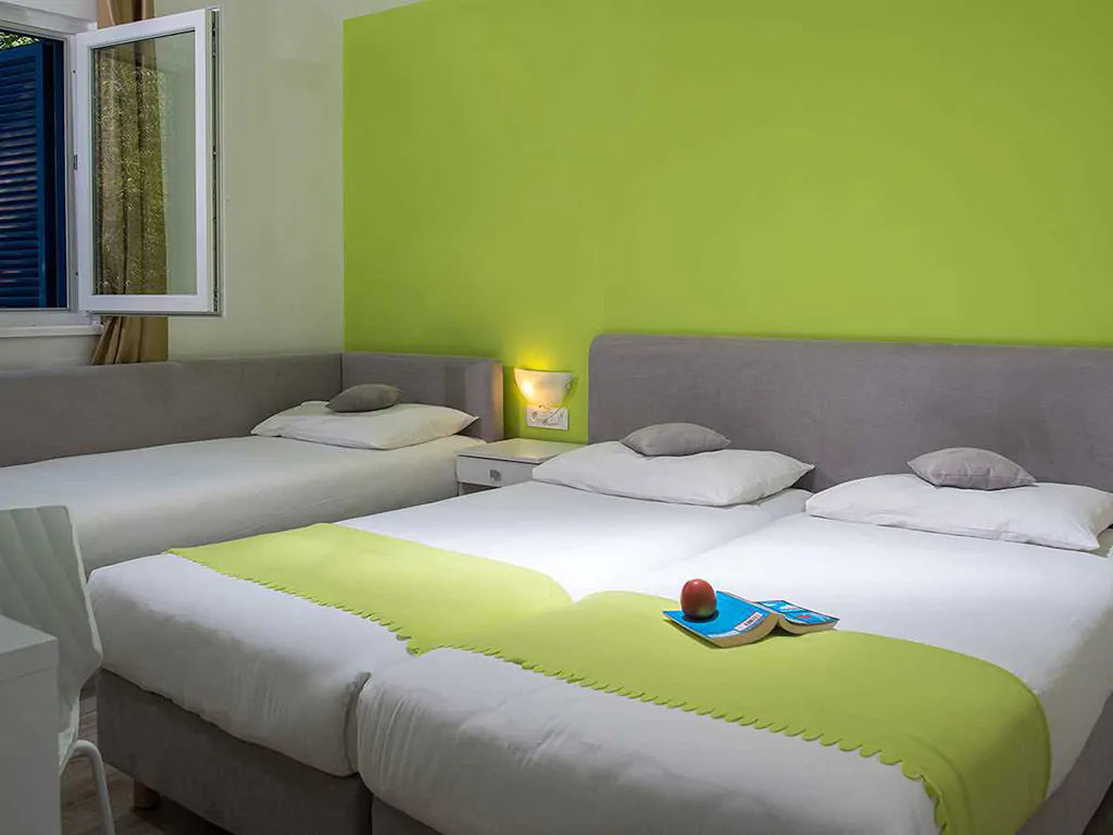 port-9-apartment-navis-bedroom