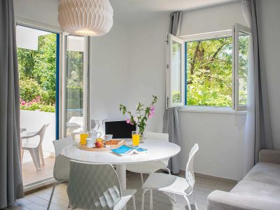 port-9-residence-apartmant-vinea-living-room-terrace