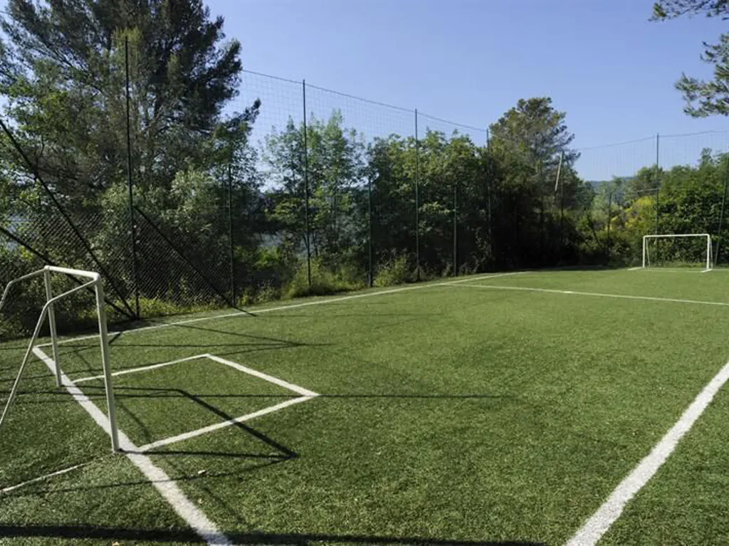 camping-cera-una-volta-exterior-football-field
