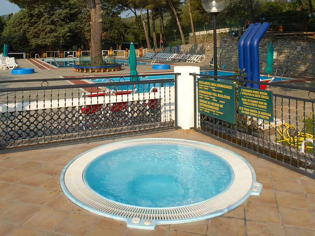 camping-cera-una-volta-exterior-hydromassage-ii