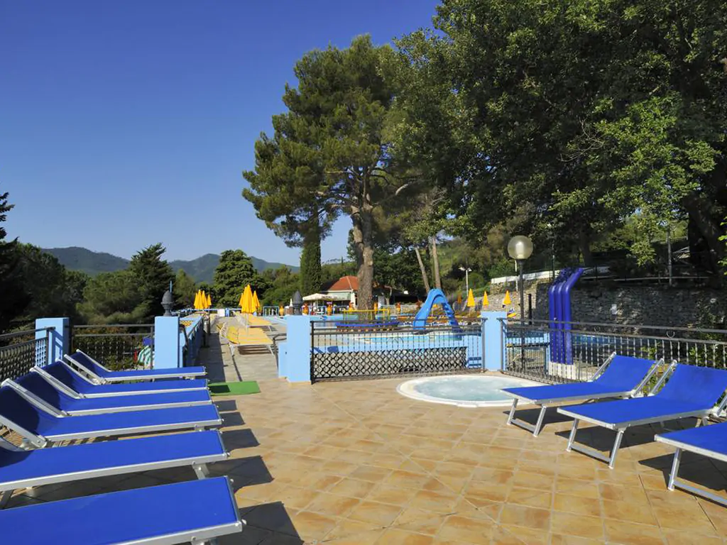 camping-cera-una-volta-exterior-hydromassage