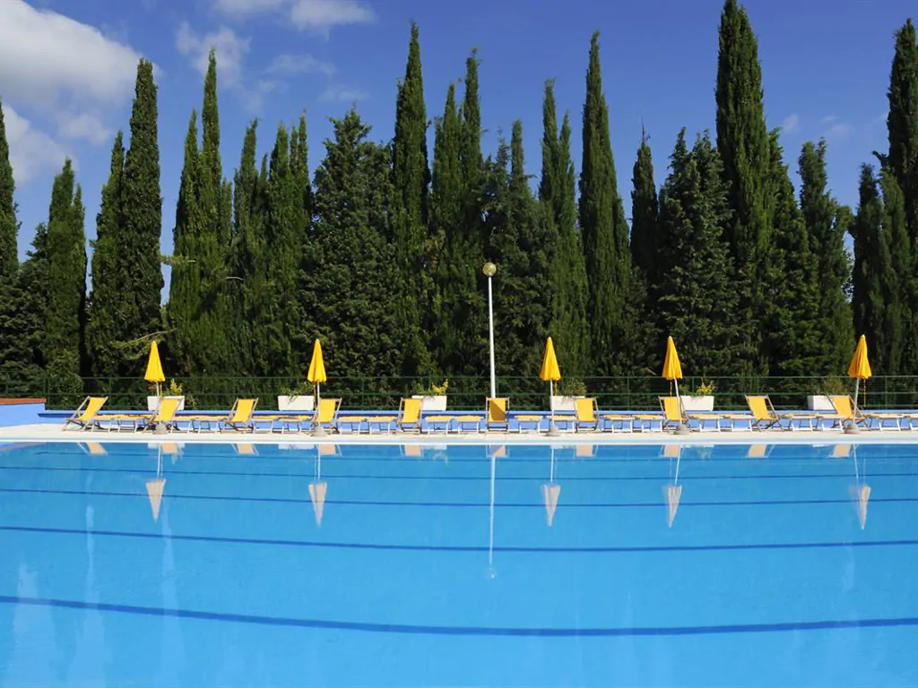 camping-cera-una-volta-exterior-olympic-pooljpg