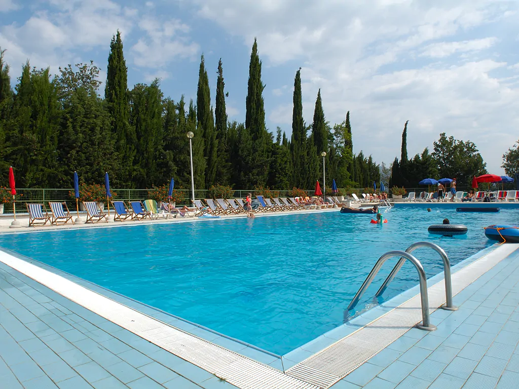 camping-cera-una-volta-exterior-pool