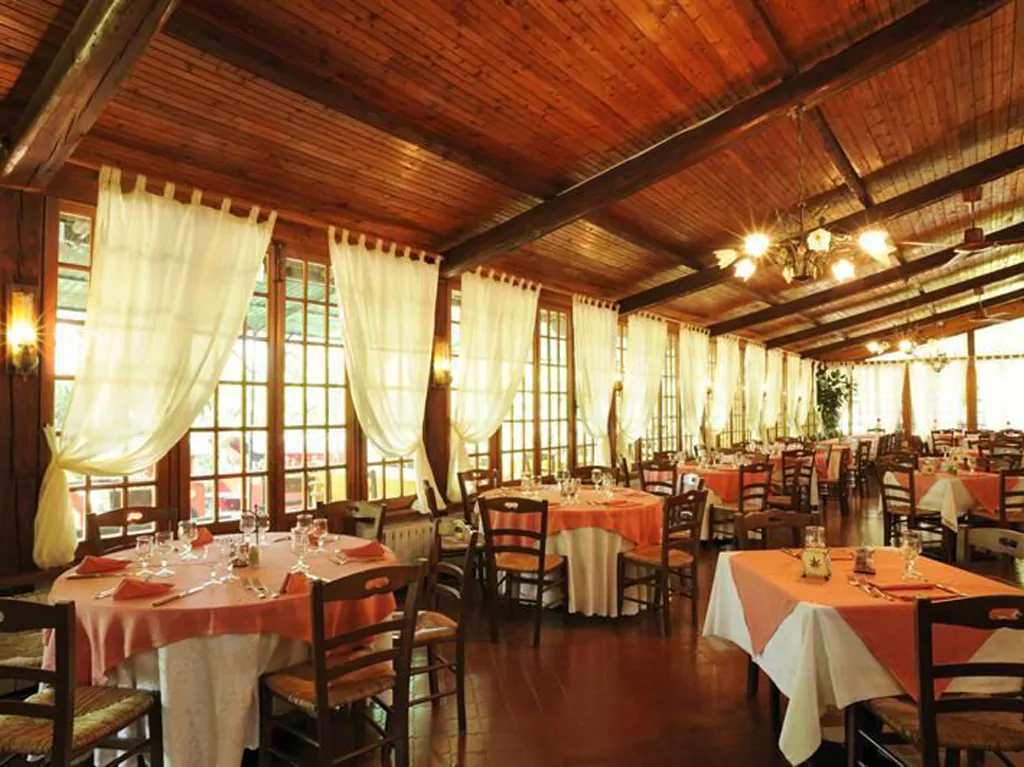 camping-cera-una-volta-interior-rastaurant