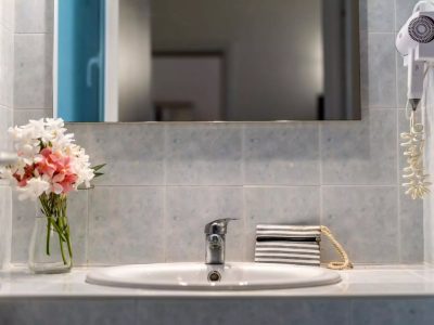 villaggio-san-francesco-apartment-standard-interior-bathroom-sink
