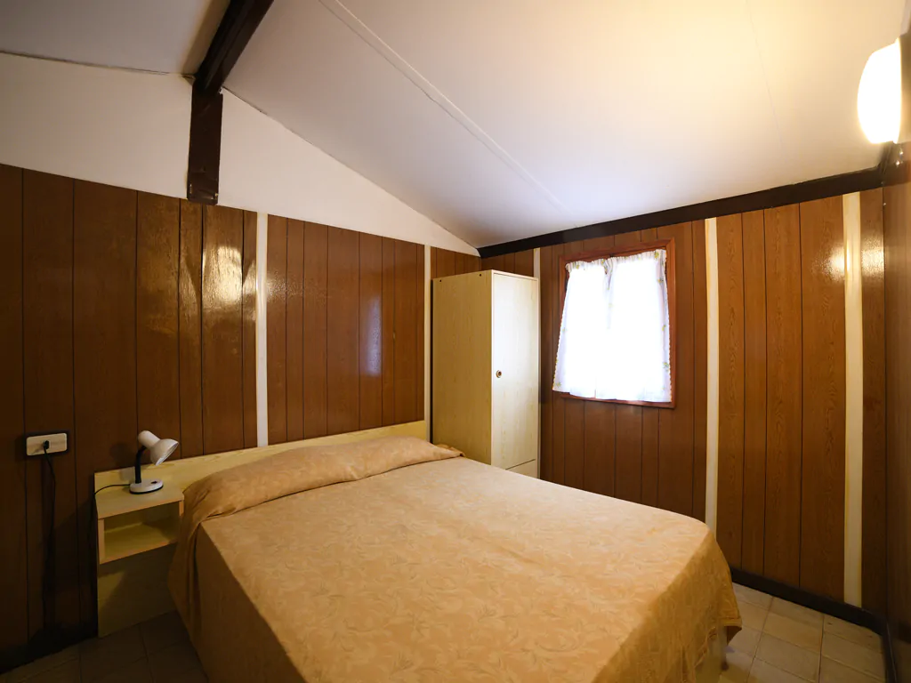 camping-c-era-una-volta-bungalow-interior-double-bed-ii