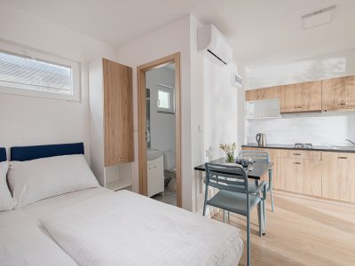 elements-camping-selce-studio-mobile-home-interior-bedroom-double-bed
