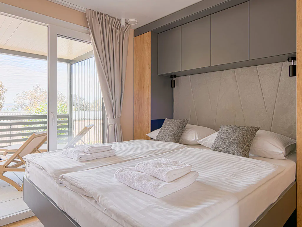 elements-camping-selce-superior-olive-sea-view-interior-bedroom-double-bed