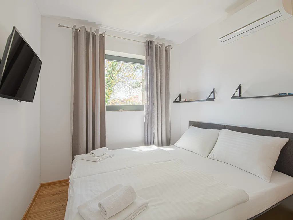 elements-selce-studio-mobile-home-for-4-interior-bedroom