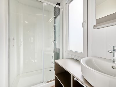 mobile-home-luxury-s-interior-bathroom