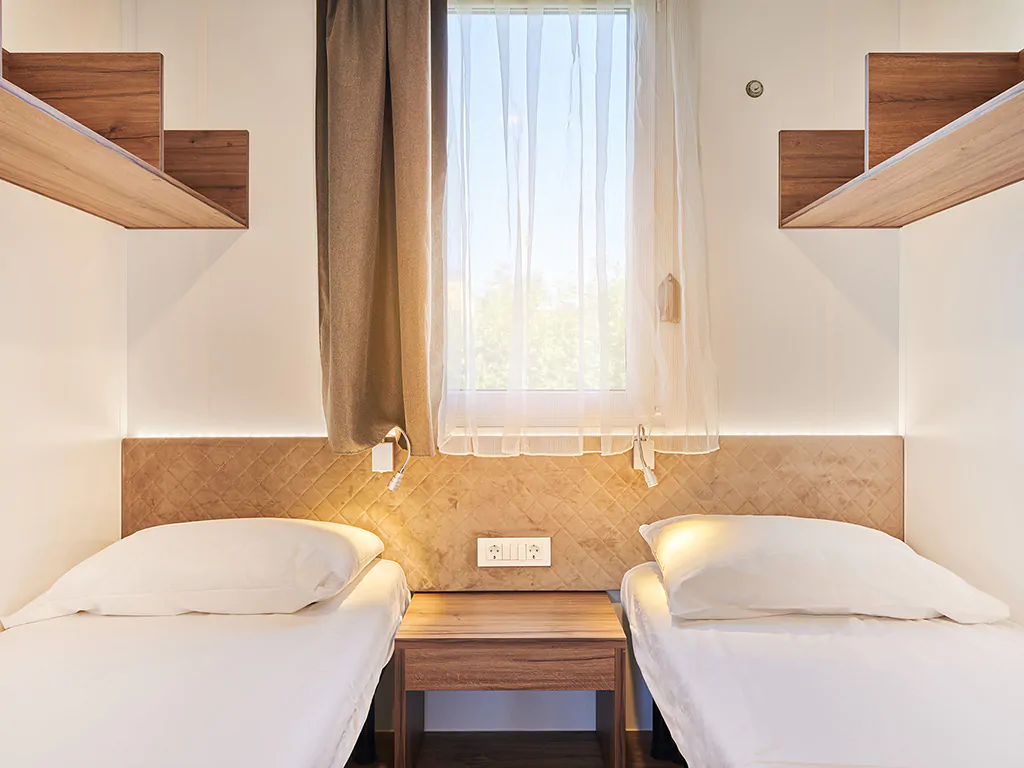 mobile-home-luxury-s-interior-bedroom