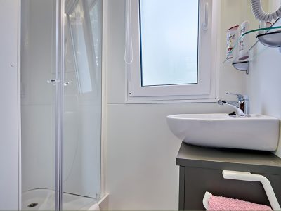 mobile-home-premium-interior-bathroom-2