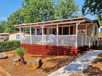 camping-park-umag-mobile-home-classic-f-exterior-frontview-palm