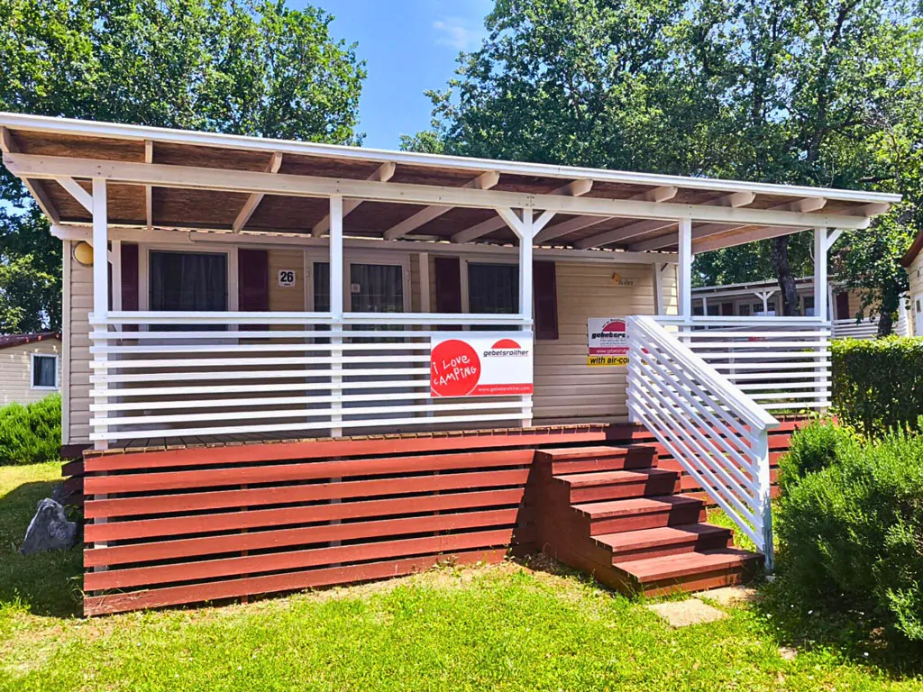camping-park-umag-mobile-home-classic-f-exterior-frontview-stairs