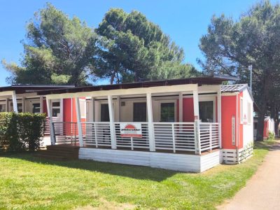 camping-valkanela-mobile-home-premium-i-exterior-frontview