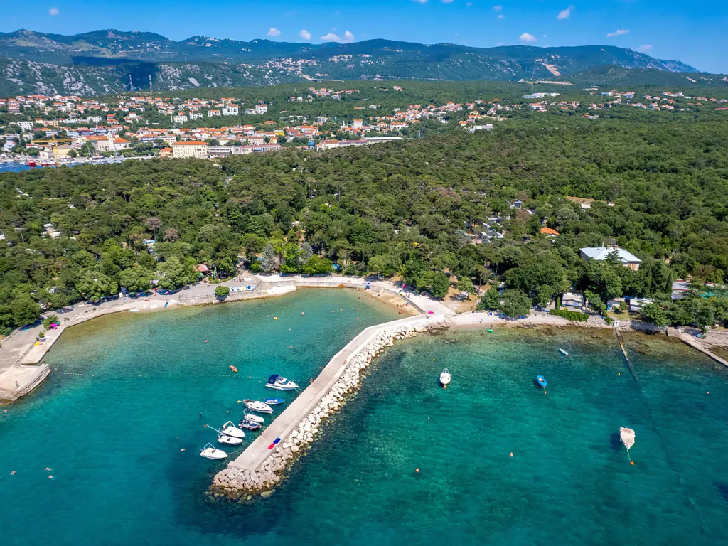 campsite-ostro-exterior-birds-eye-sea-view