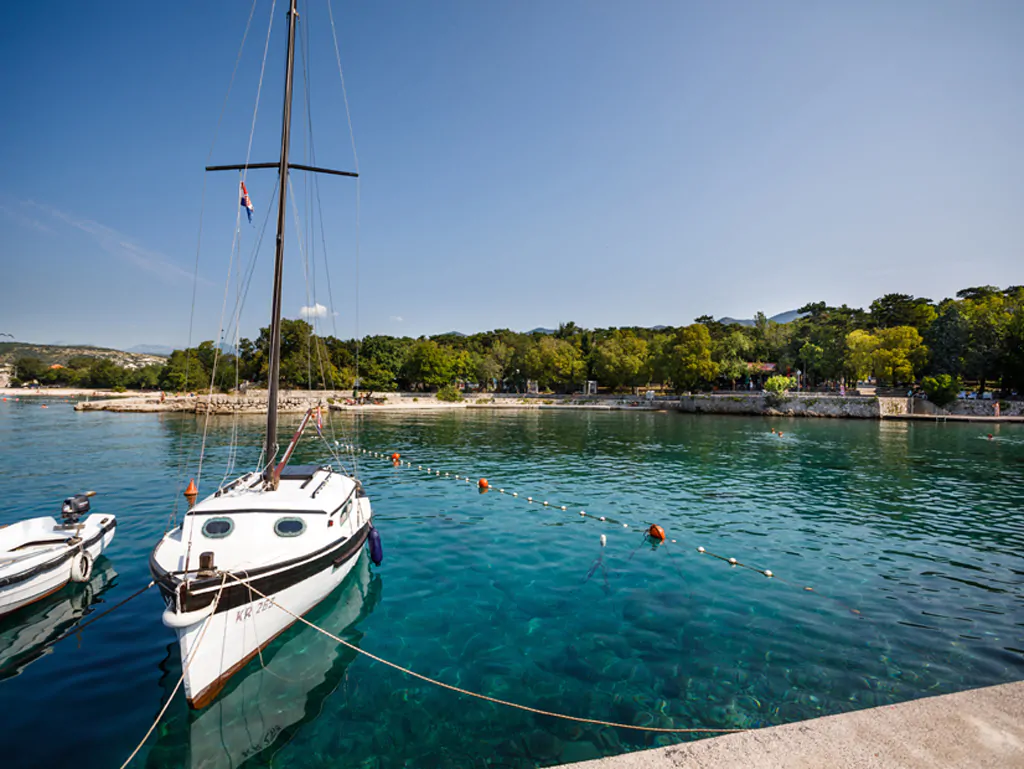 campsite-ostro-exterior-boat-pier