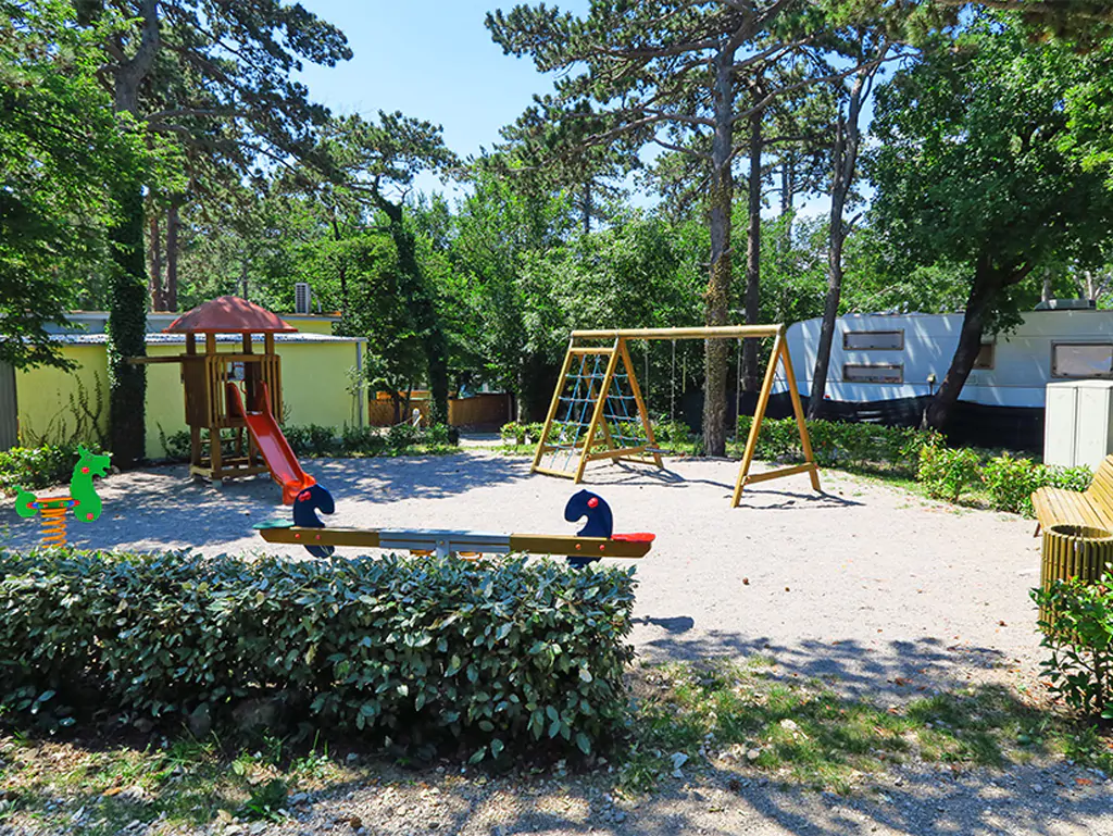 campsite-ostro-exterior-children-playground