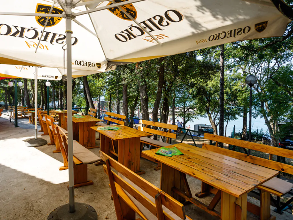 campsite-ostro-exterior-restaurant-terrace