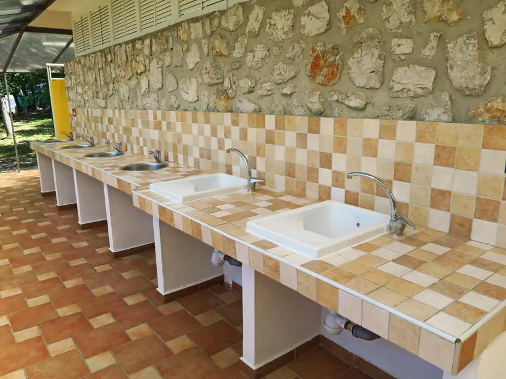 campsite-ostro-exterior-sanitary-sinks