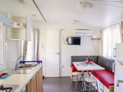fkk-camping-solaris-mobile-home-premium-a-plus-interior-kitchen