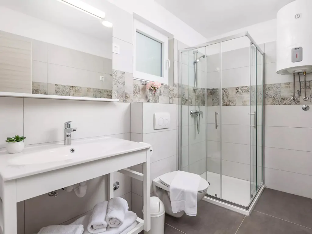 holiday-homes-campiste-ostro-interior-bathroom-2
