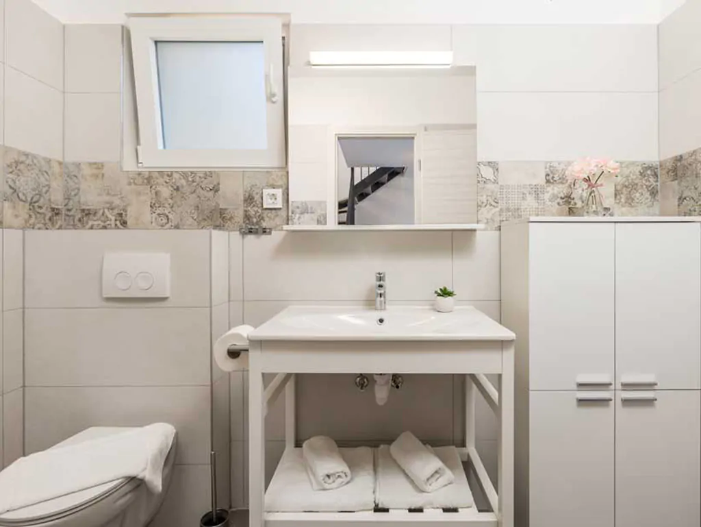 holiday-homes-campiste-ostro-interior-bathroom-sink-2