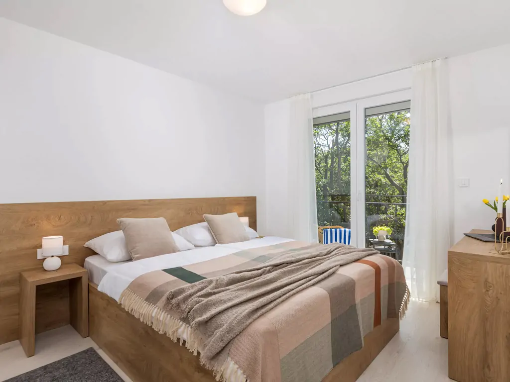 holiday-homes-campiste-ostro-interior-double-bed-2