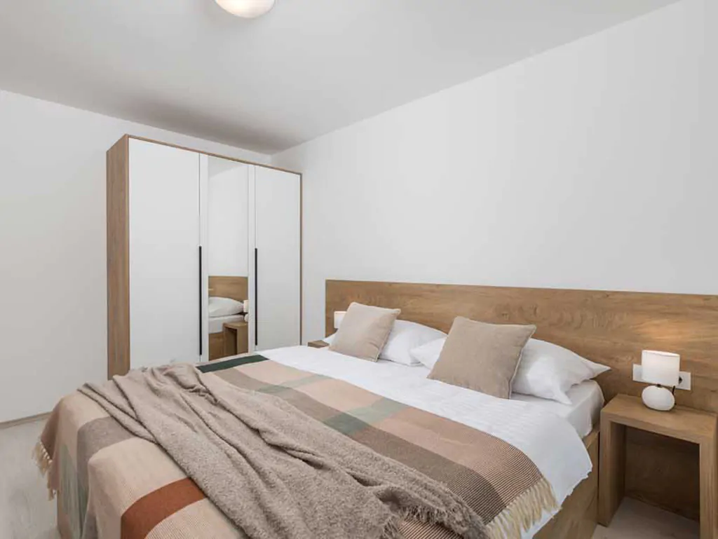 holiday-homes-campiste-ostro-interior-double-bed-back-2