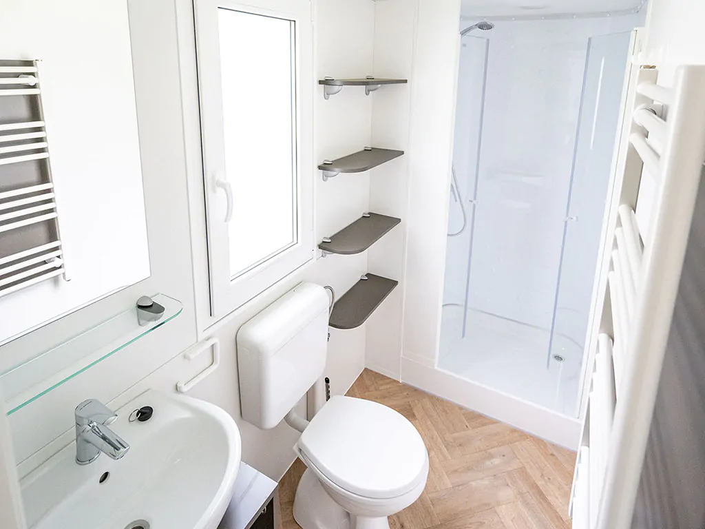 camping-slatina-mobile-home-premium-a-interior-bathroom