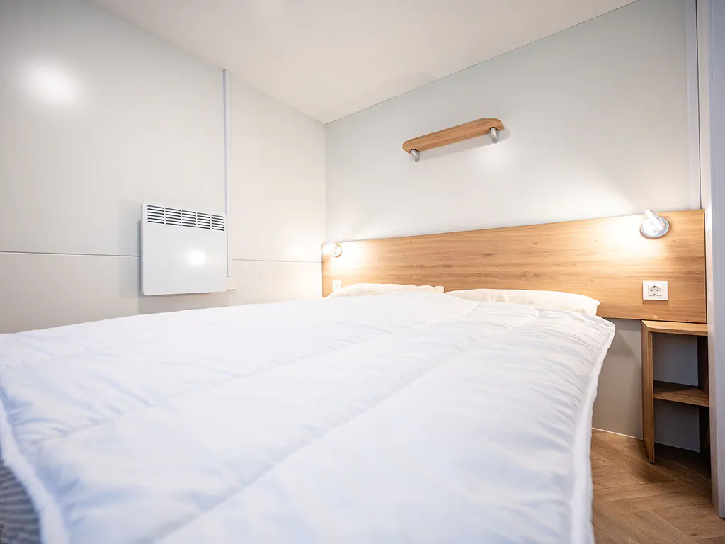 camping-slatina-mobile-home-premium-a-interior-bedroom-double-bed