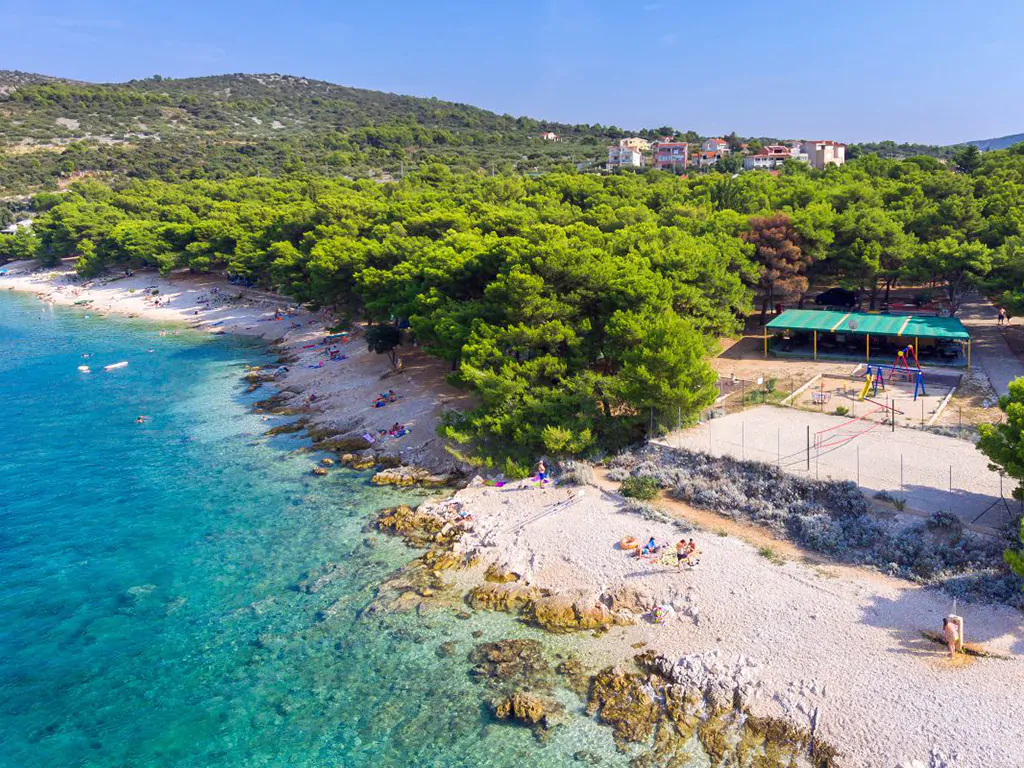 campsite-adriatic-view-from-above-beach-volley