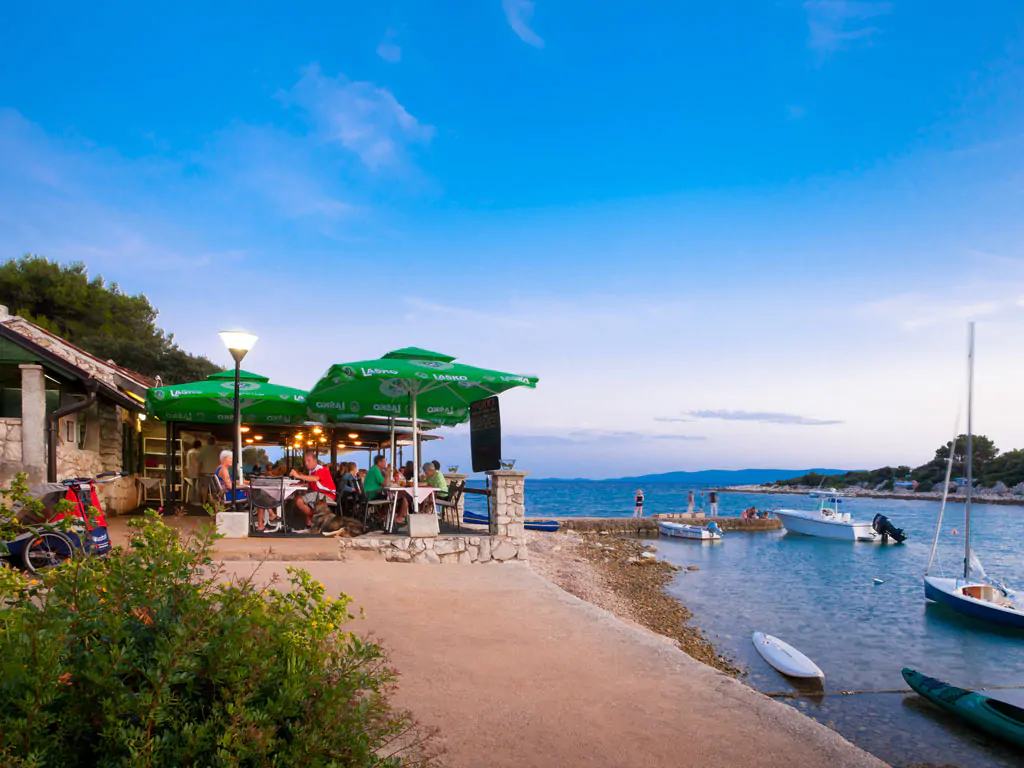 campsite-baldarin-restorant-port-2