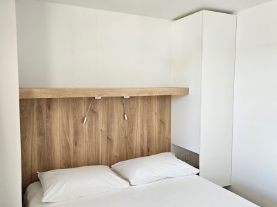 campsite-jezera-lovisca-mobile-home-olive-delux-interior-bedroom
