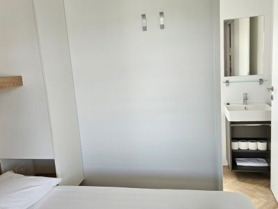 campsite-jezera-lovisca-mobile-home-olive-delux-interior-bedroom-suite