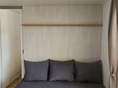 campsite-jezera-lovisca-mobile-home-olive-delux-interior-living-room-couch