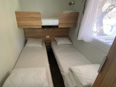 jezera-lovisca-mobile-home-premium-a-interior-bedroom-single-beds