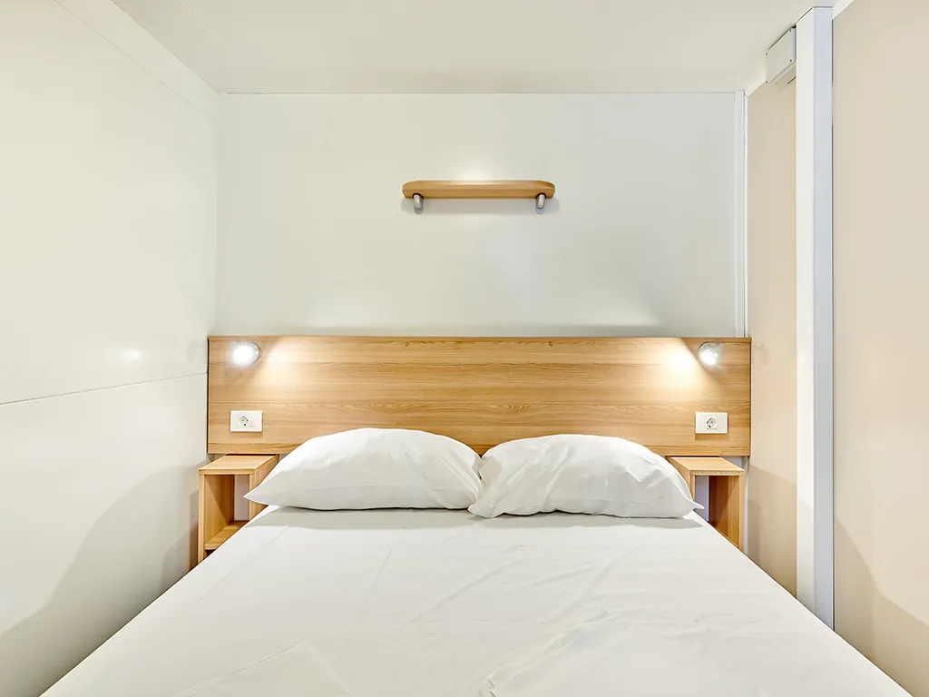 mobile-home-classic-a-interior-bedroom-4