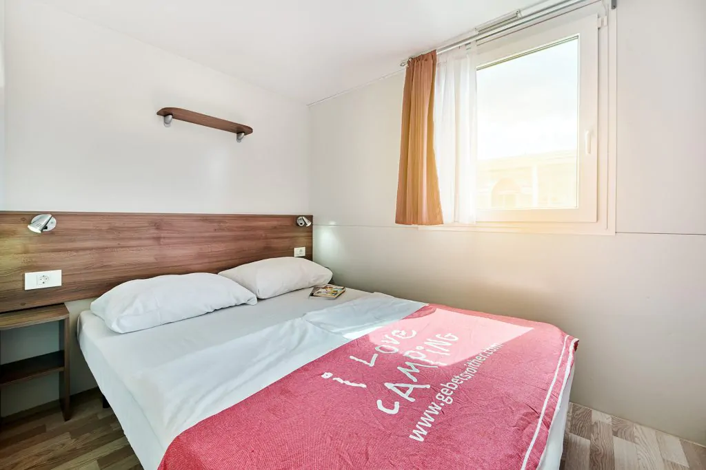 mobile-home-classic-h-interior-bedroom