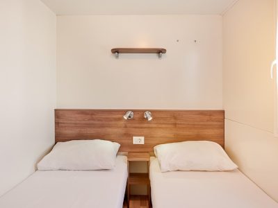 mobile-home-classic-h-interior-bedroom-single-beds