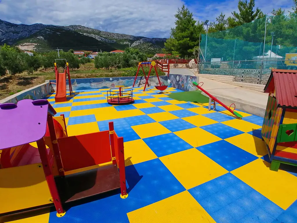 camping-nevio-childrens-playground