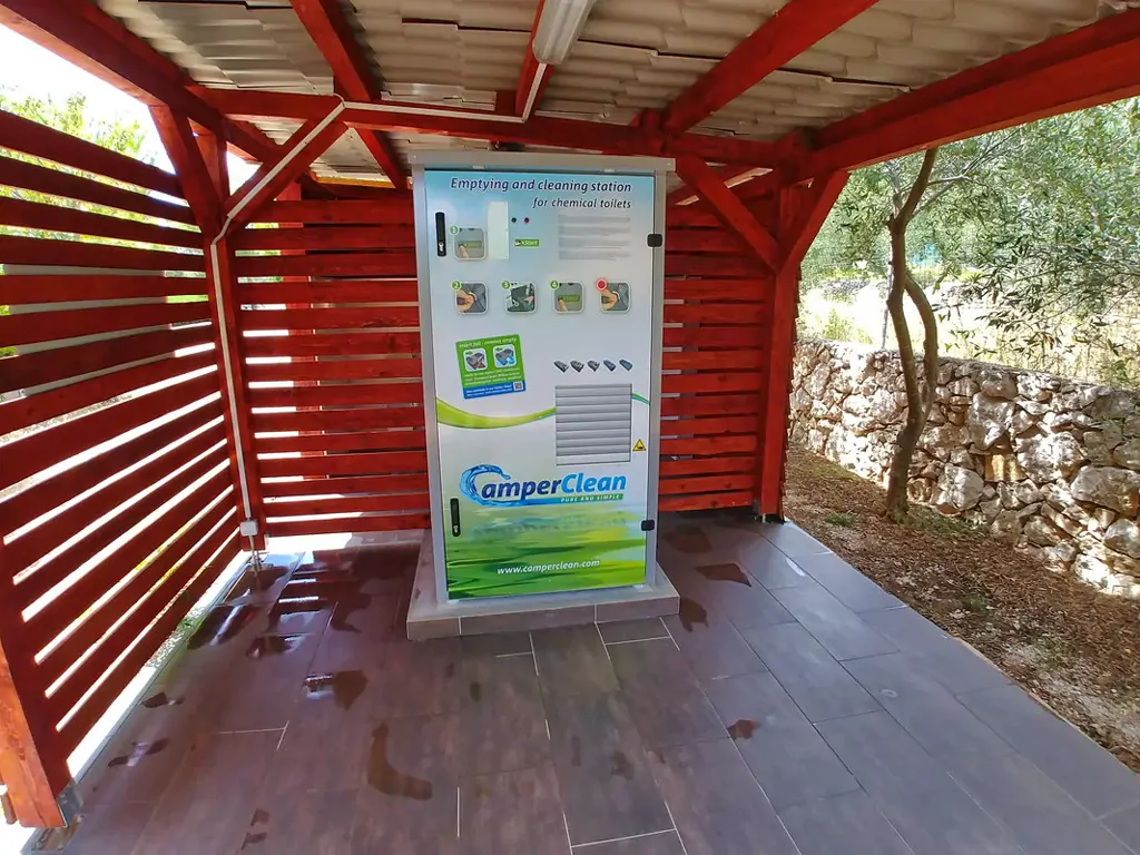 camping-nevio-cleaning-station-for-chemical-toilets