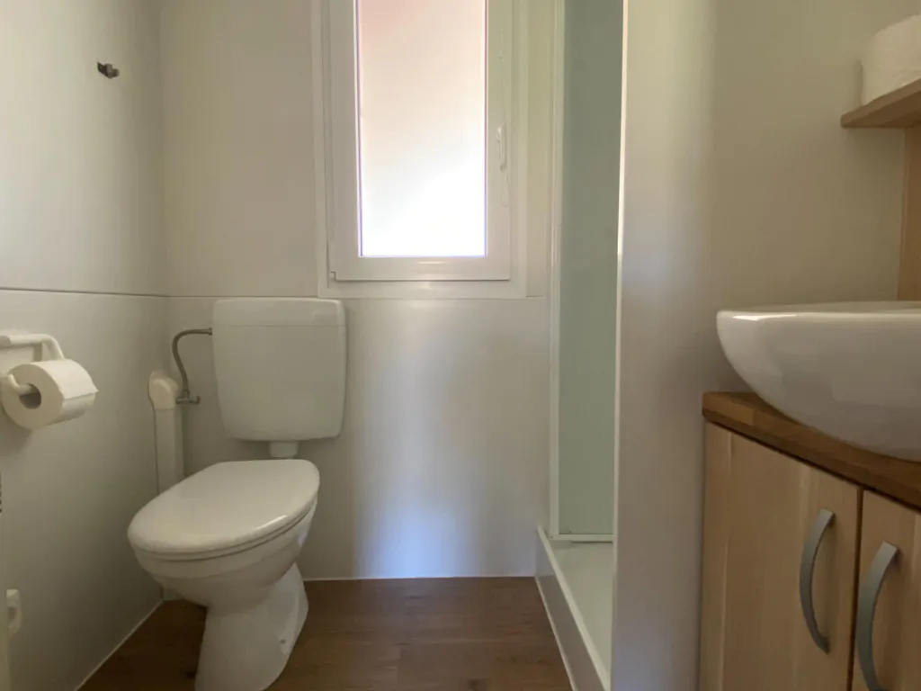 mobile-home-premium-j-interior-bathroom-2