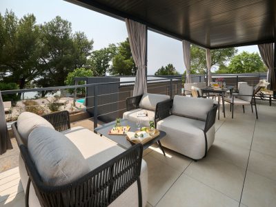 aminess-style-camping-atea-resort-mobile-home-amber-luxury-holiday-home-exterior-terrace-view