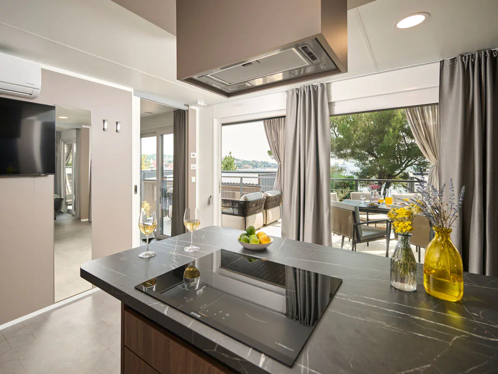 aminess-style-camping-atea-resort-mobile-home-amber-luxury-holiday-home-interior-kitchen