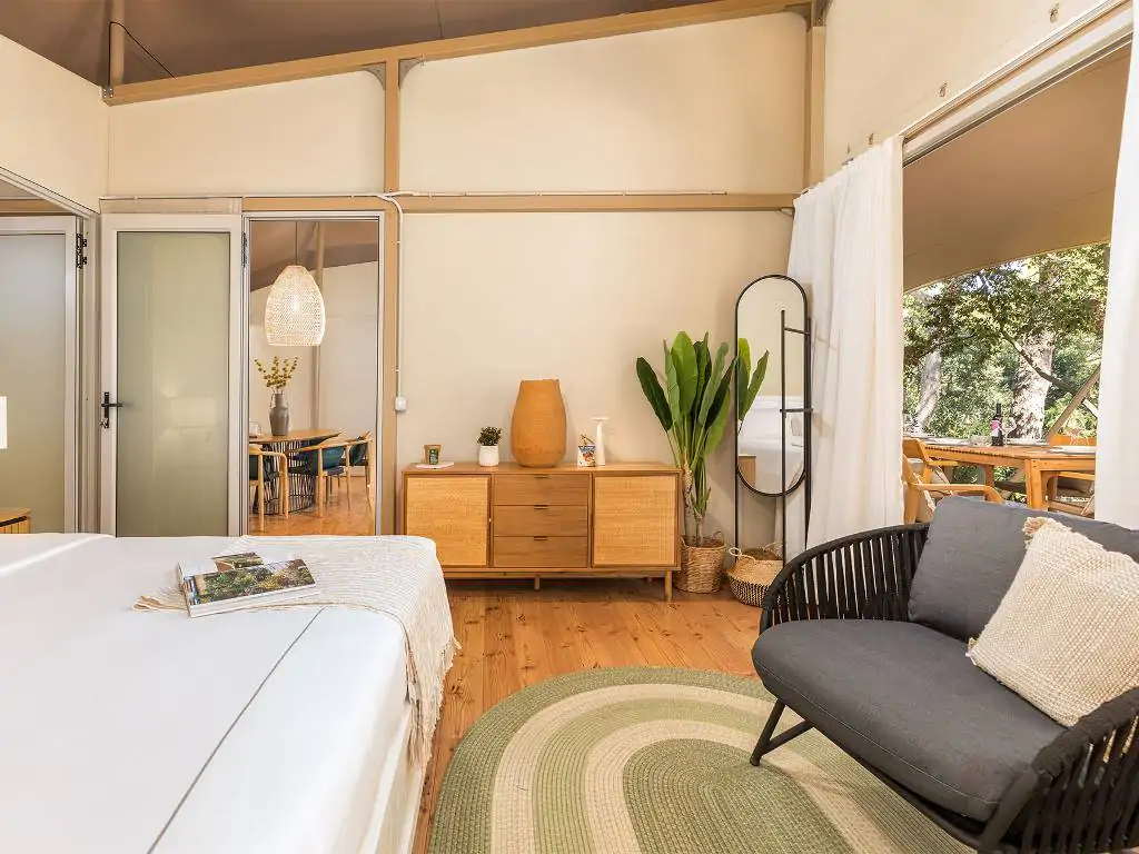 arena-one-99-glamping-grand-escape-luxury-suite-interior-bedroom-double-bed