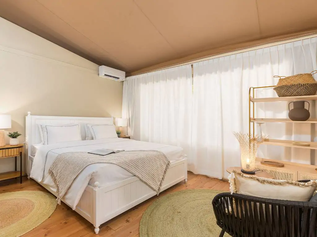 arena-one-99-glamping-grand-escape-luxury-suite-interior-bedroom-i