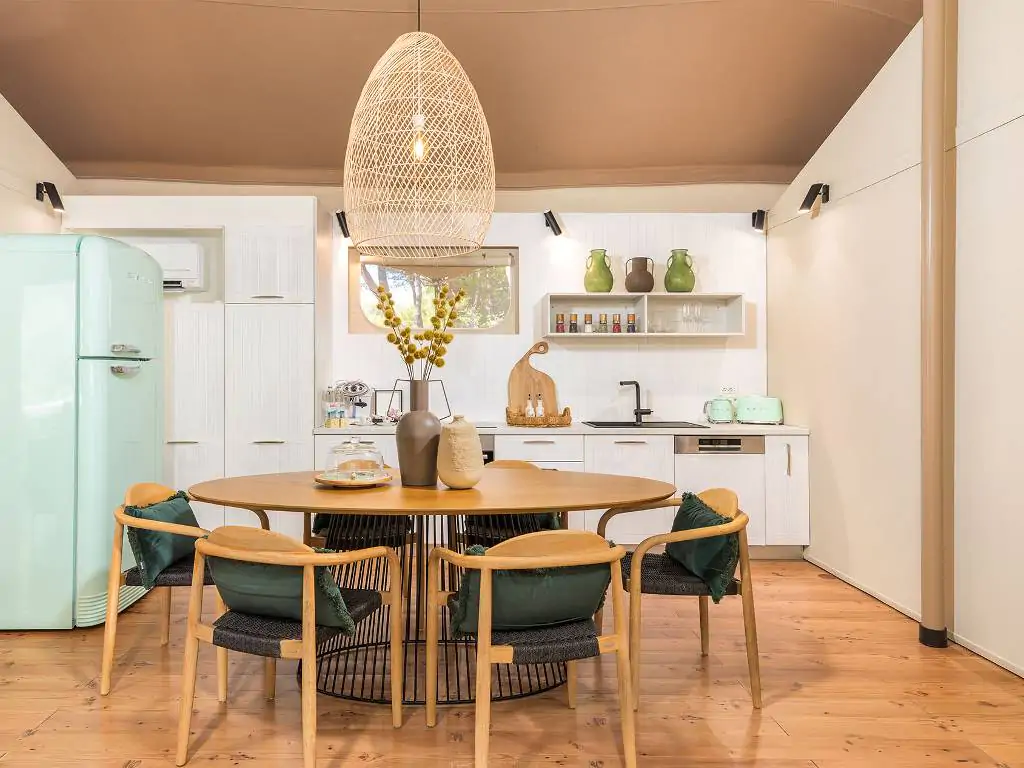 arena-one-99-glamping-grand-escape-luxury-suite-interior-kitchen