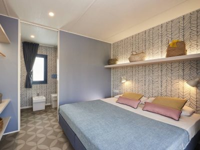 bijela-uvala-mobile-home-pula-interior-bedroom-double-bed