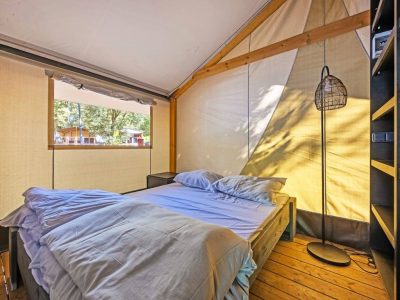 camping-bijela-uvala-glamping-tent-safari-tent-bella-vista-interior-bedroom-double-bed